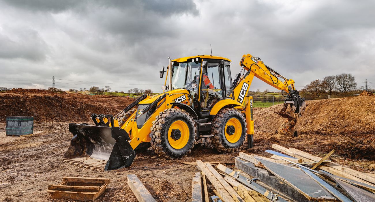 La chargeuse-pelleteuse JCB 4CX PRO à découvrir dans votre agence